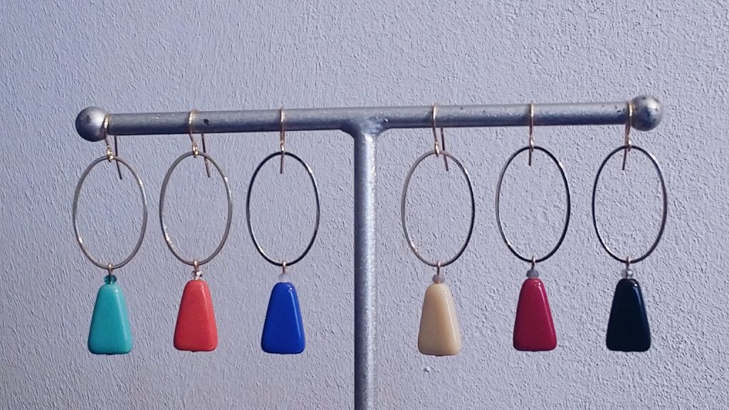 boucles d'oreilles créateur fantaisie dorées minimaliste graphique perle en verre Ploom Bijoux