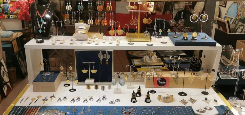 vitrine atelier kats ploom bijoux originaux boucles doreilles paris createur francais