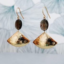 Boucles d'oreilles éventail martelé chic precieuses raffinées originale modernes créateur quartz fumé ploom bijoux paris
